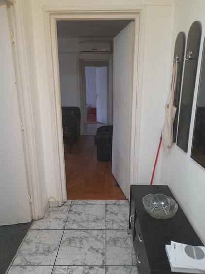 Apartament cu 3 camere semidecomandat, mobilat în Iancului