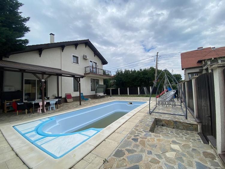 Casă individuală cu 6 camere cu Canalizare în Iancu Nicolae