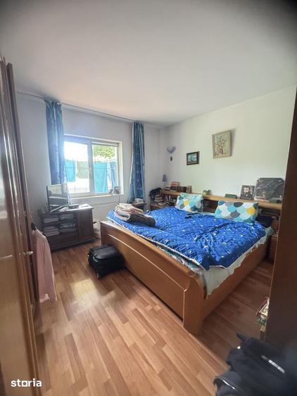 Casă cu 6 camere cu Teren 690 Mp în Km 4