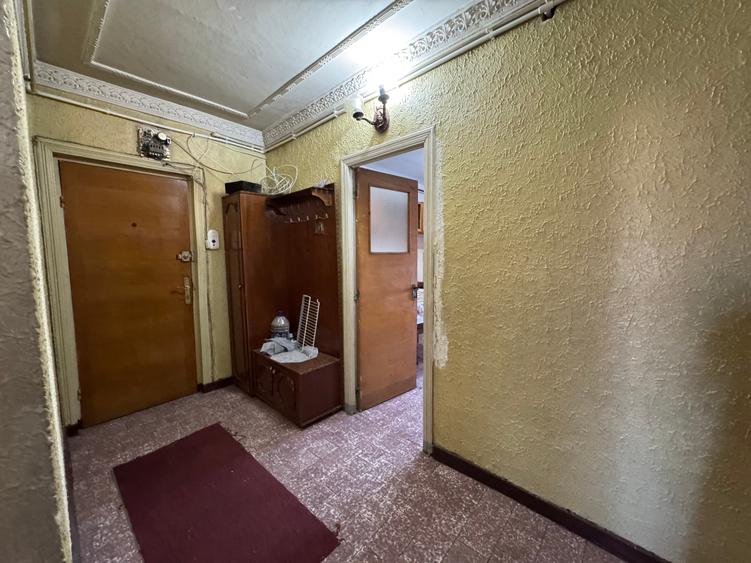 Apartament cu 5 camere decomandat în Nicolae Titulescu