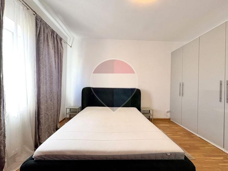 Apartament cu 2 camere decomandat, mobilat în Tractorul