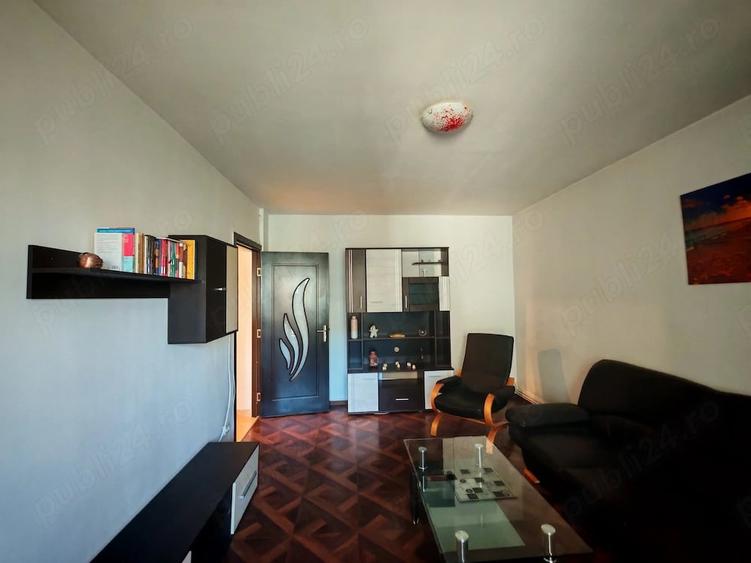 Apartament cu 3 camere decomandat în Republicii
