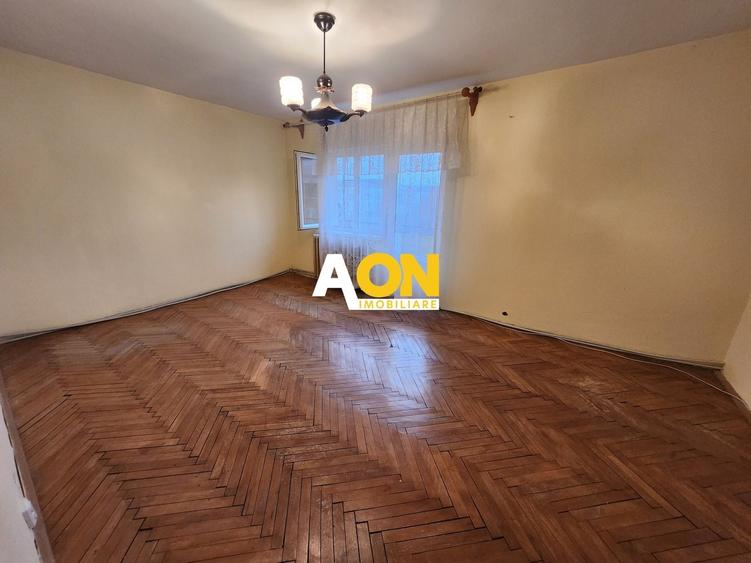 Apartament cu 3 camere decomandat în Cetate