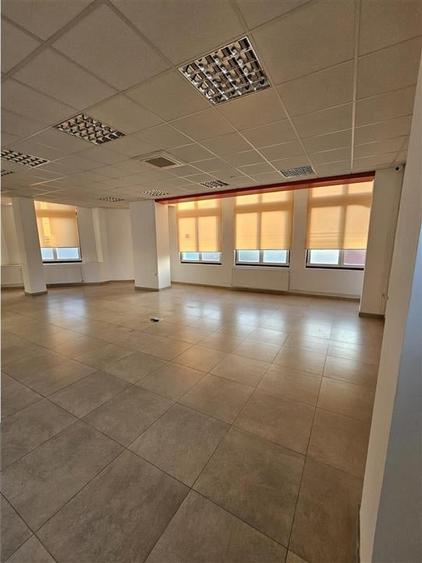 Birou, de 900 mp, în Piața Cluj