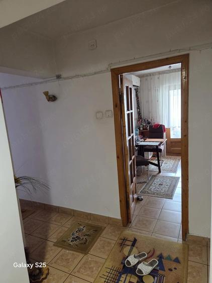Apartament cu 3 camere decomandat în Republicii
