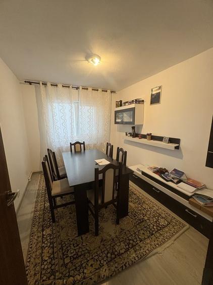 Apartament cu 4 camere decomandat în Central