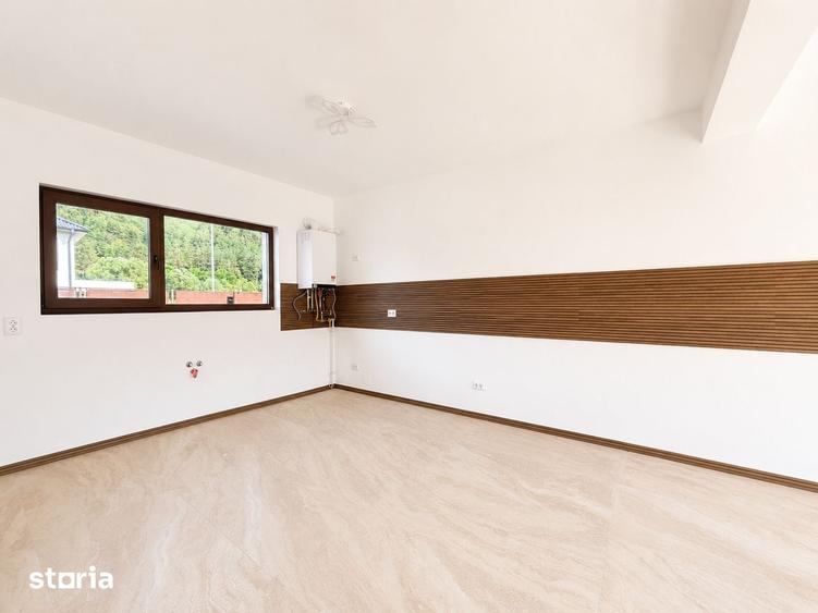 Casă cu 4 camere cu Teren 400 Mp în Luna