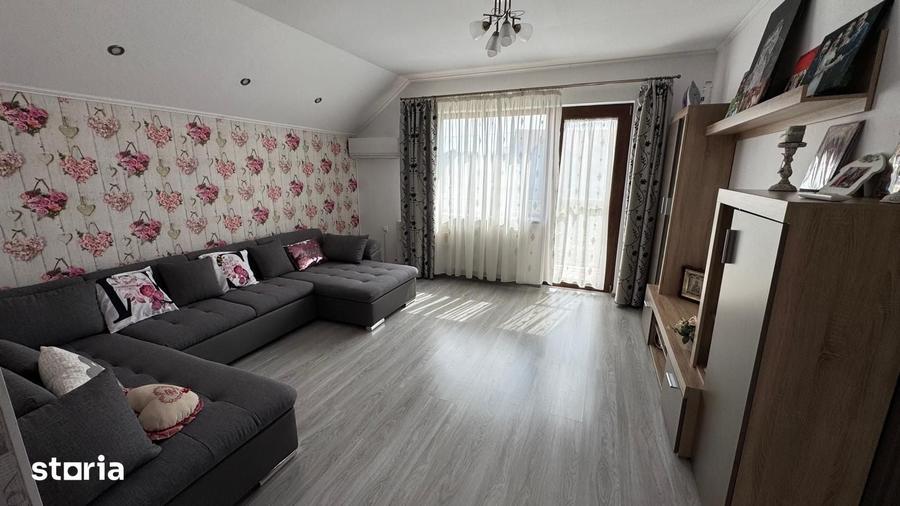 Casă cu 7 camere cu Teren 1080 Mp în Sânmartin