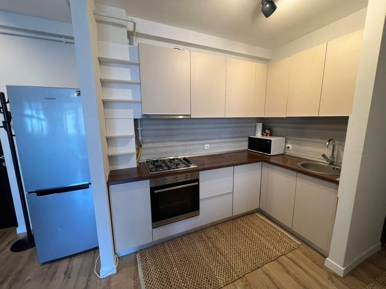 Apartament cu 3 camere decomandat, mobilat în Iris