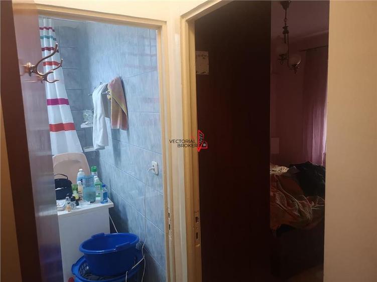 Apartament cu 3 camere decomandat, mobilat în Basarabia