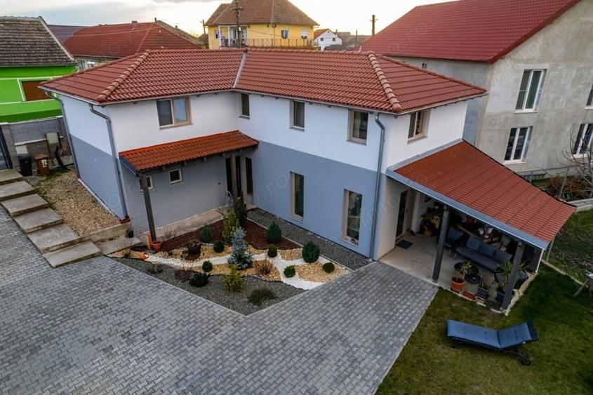 Casă cu 5 camere cu Teren 1087 Mp în Vladimirescu