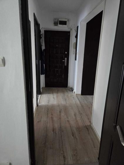Apartament cu 3 camere decomandat, mobilat în Spitalul Județean