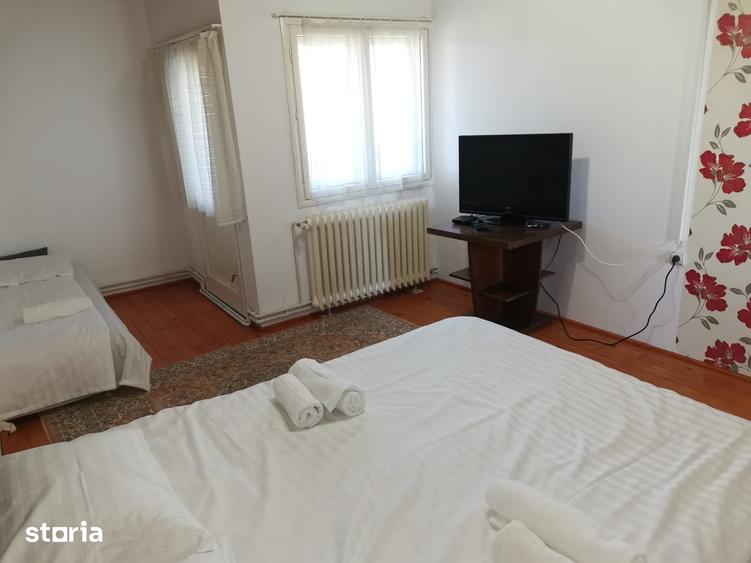 Casă cu 5 camere cu Teren 1000 Mp în Comarnic