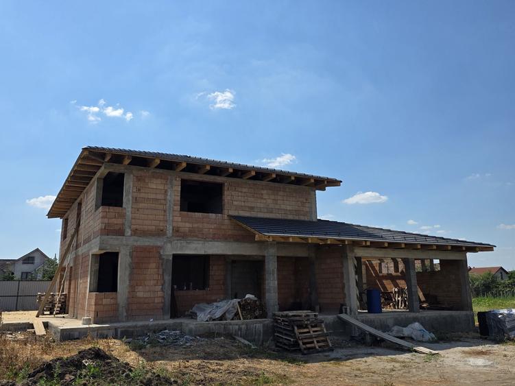 Casă cu 4 camere în Central