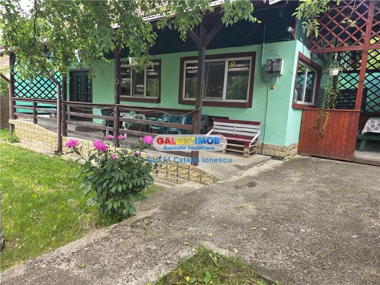 Casă cu 5 camere cu Teren 1000 Mp în Central