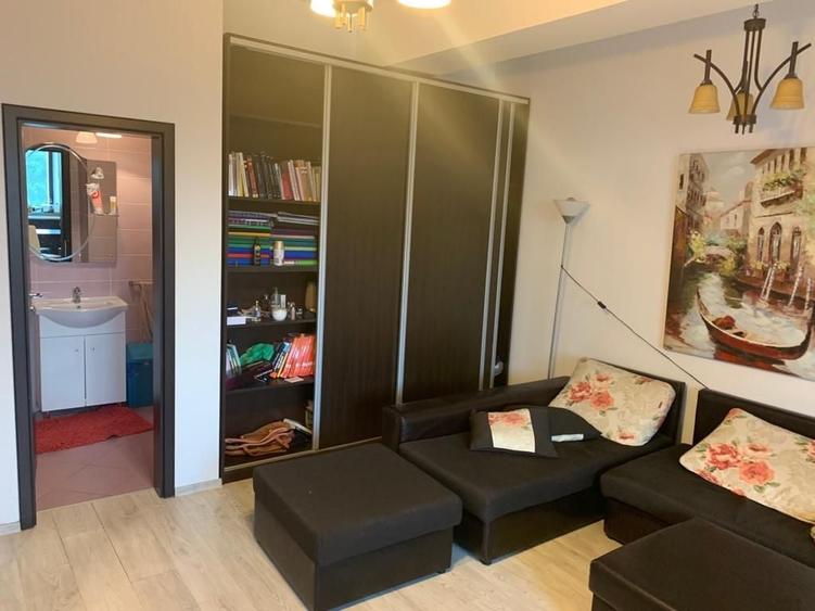 Apartament cu 3 camere în Podul de Fier