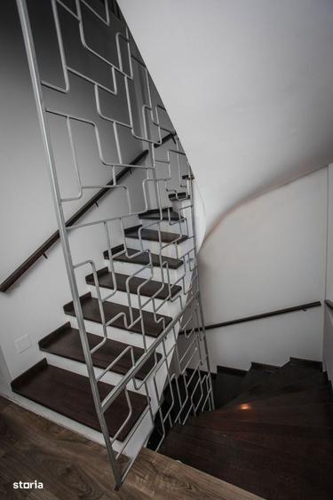 Casă cu 4 camere în Băneasa