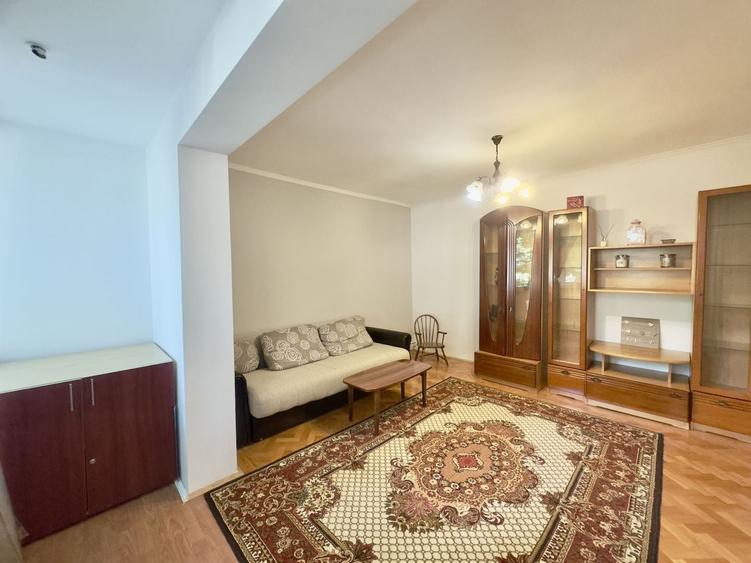 Apartament cu 3 camere decomandat în Torontalului