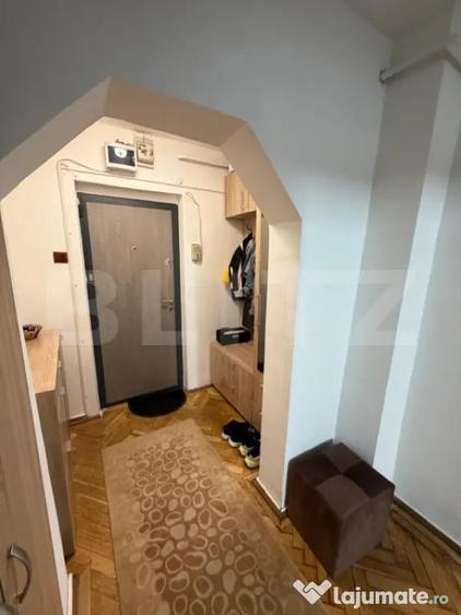 Apartament cu 2 camere decomandat în 1 Mai