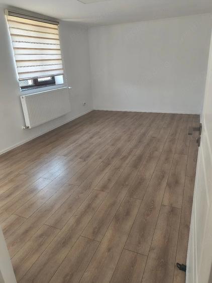 Apartament cu 3 camere semidecomandat în Dobroești