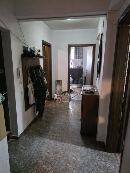 Apartament cu 3 camere decomandat în Berceni