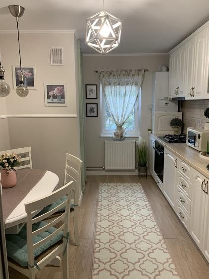 Apartament cu 4 camere decomandat în Central