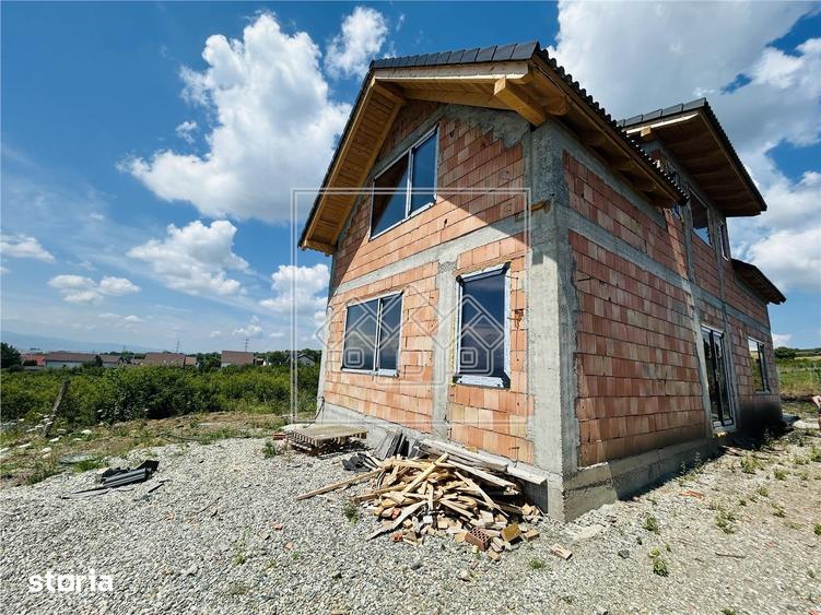 Casă cu 4 camere cu Teren 328 Mp în Aeroport