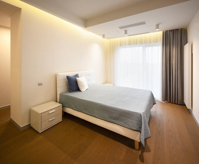 Apartament cu 3 camere decomandat, mobilat în Iancu Nicolae