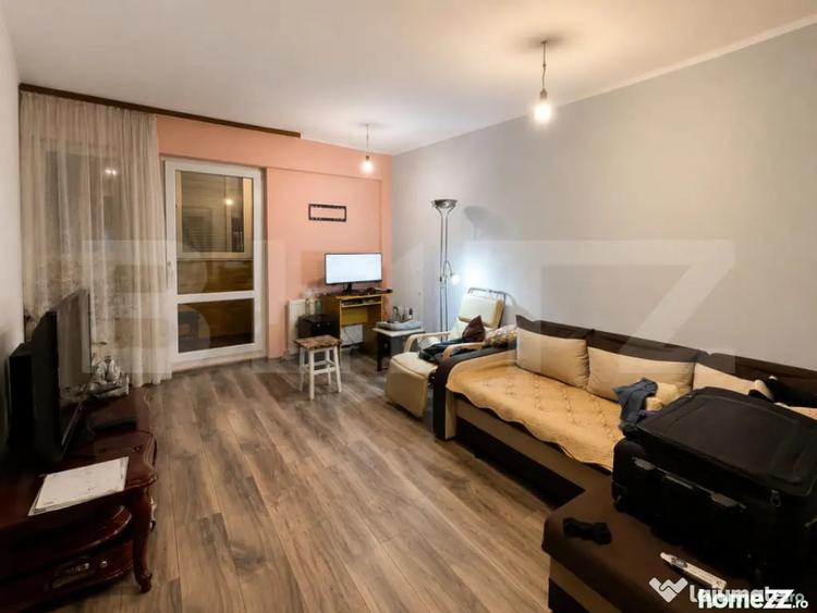 Apartament cu 4 camere decomandat în Tudor
