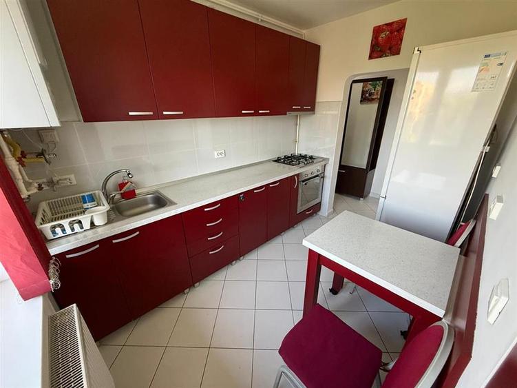 Apartament cu 2 camere decomandat în Triaj