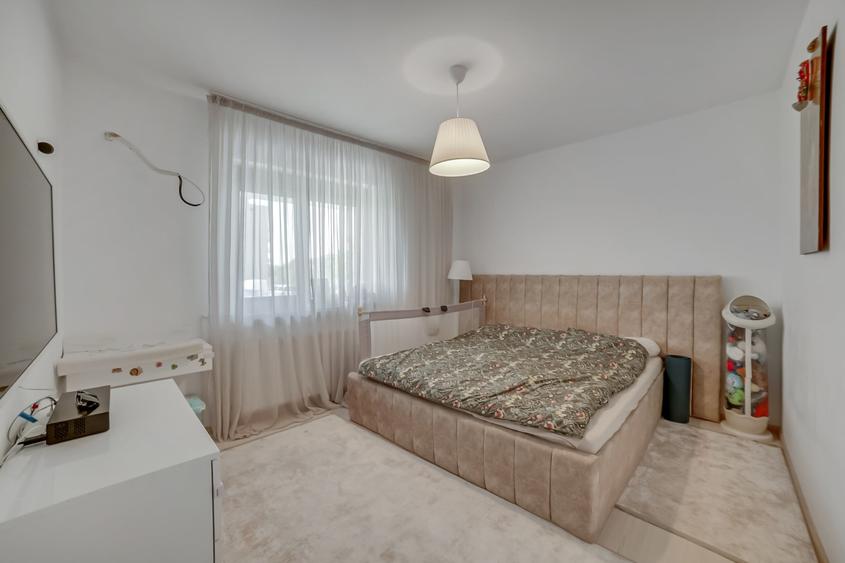 Apartament cu 4 camere decomandat, mobilat în Sisești