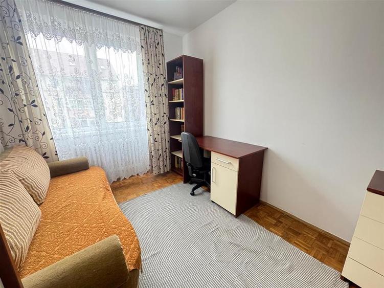 Apartament cu 4 camere decomandat, mobilat în Cedonia