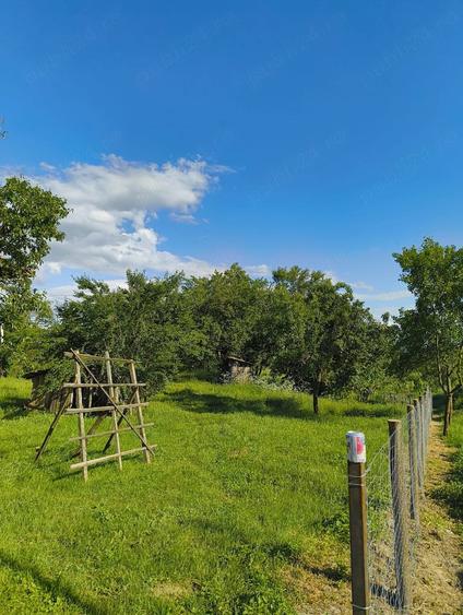 Casă cu 2 camere cu Teren 3536 Mp în Brătești