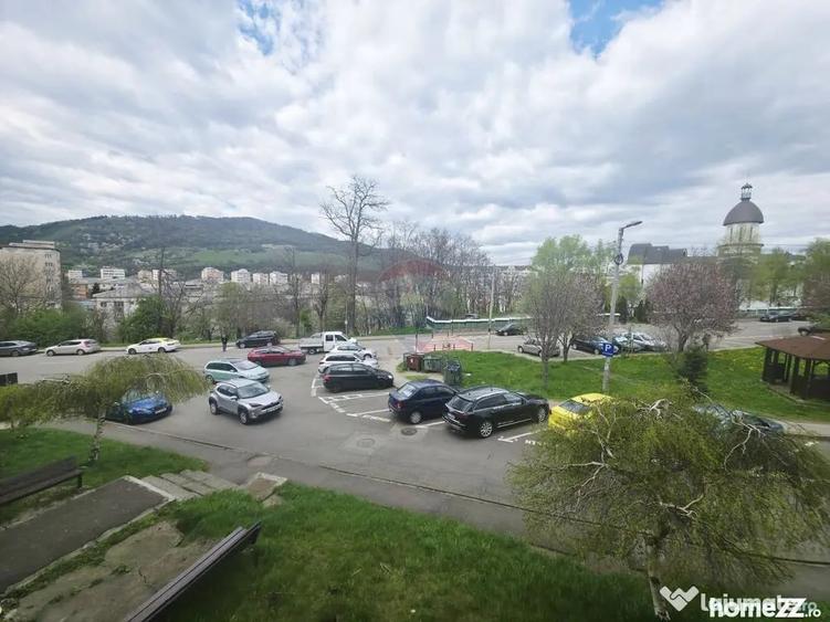 Apartament cu 4 camere decomandat în Calea Romanului
