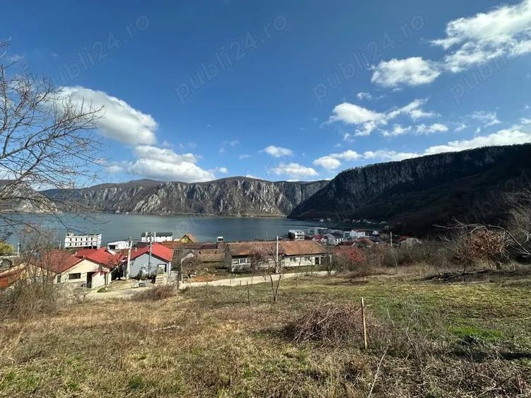 Teren de 387 mp, în Dubova