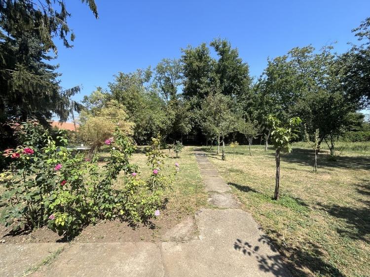 Casă individuală cu 4 camere cu Piscina în Giubega