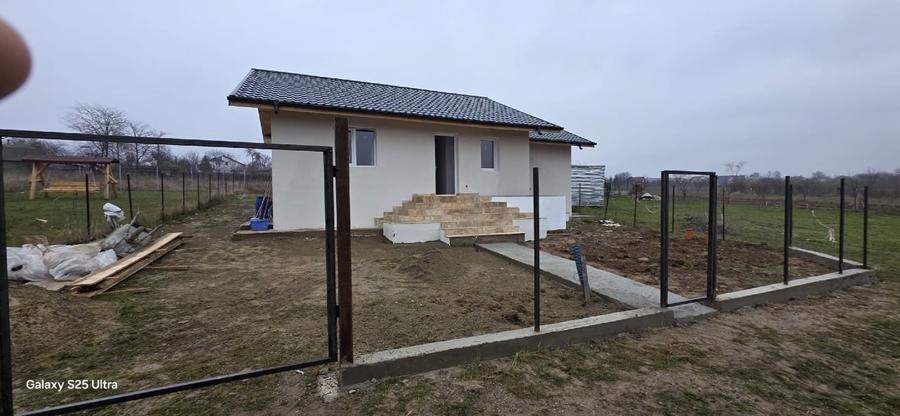 Casă individuală cu 3 camere cu Garaj în Ciurea
