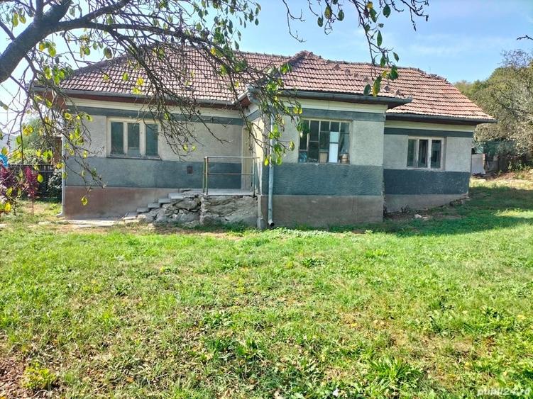 Casă cu 2 camere cu Teren 1300 Mp în Central