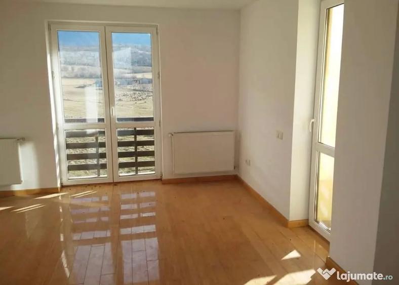Apartament cu 4 camere decomandat în Tohanu Nou