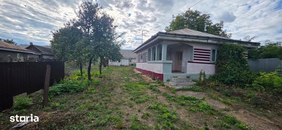 Casă cu 3 camere cu Teren 700 Mp în Săucești