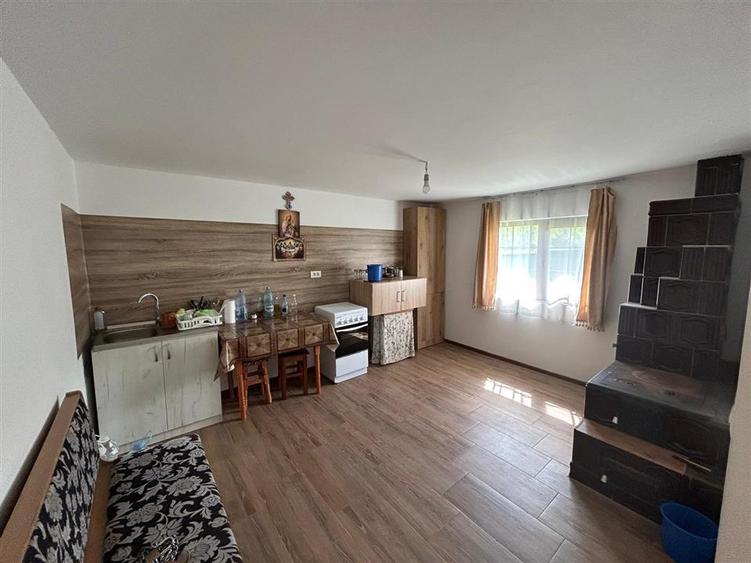 Casă individuală cu 6 camere cu Teren 3426 Mp în Vrâncioaia