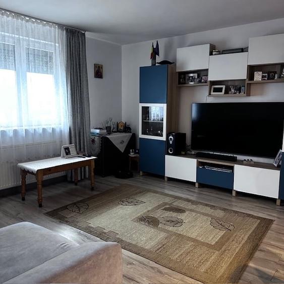Casă cu 5 camere cu Teren 455 Mp în Militari