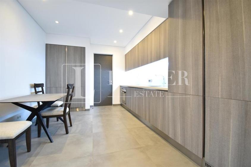 Apartament cu 5 camere decomandat în Primăverii