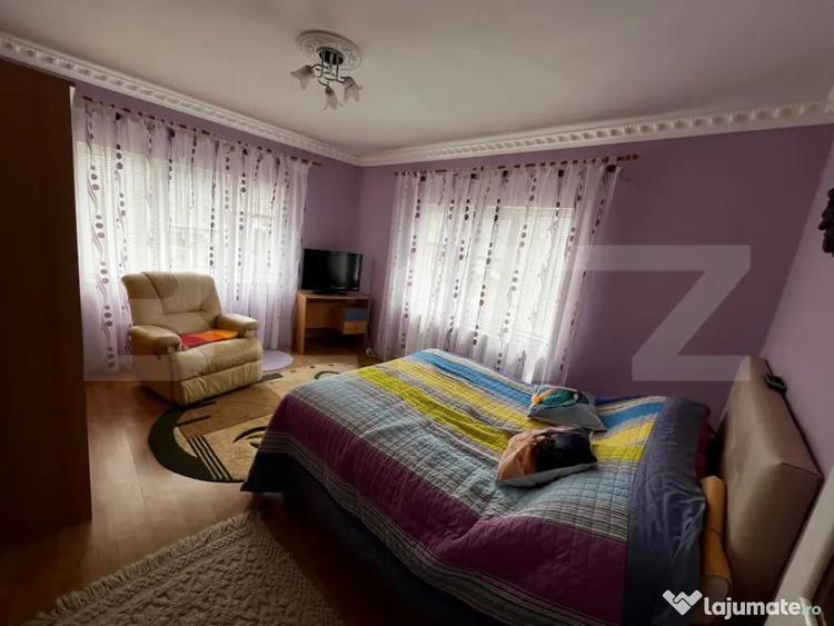 Casă cu 7 camere cu Teren 4200 Mp în Central
