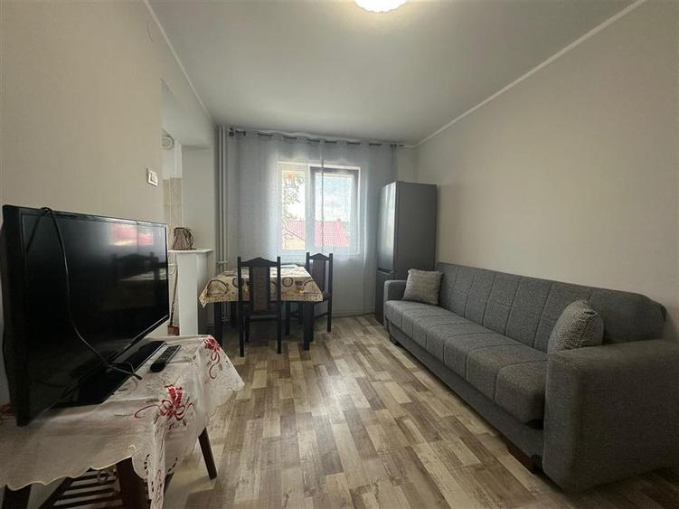 Apartament cu 2 camere nedecomandat în Podu Roș