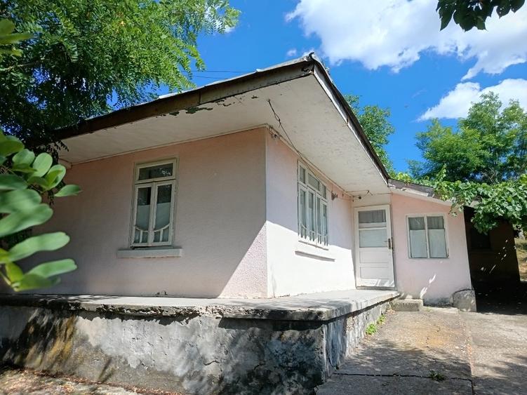 Casă individuală cu 4 camere cu Teren 1530 Mp în Brătulești