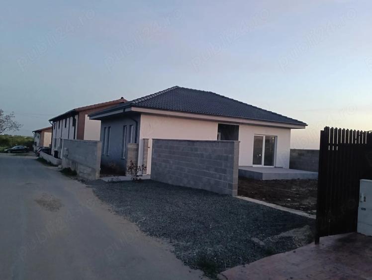 Casă cu 3 camere cu Teren 300 Mp în Sânandrei