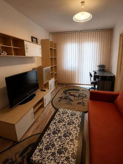 Apartament cu 2 camere decomandat în Girocului
