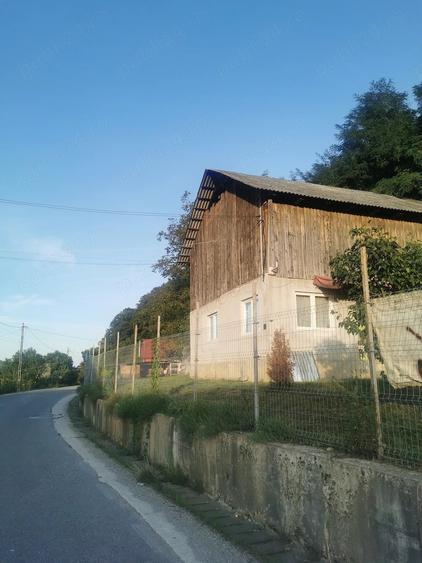 Casă cu Teren 1592 Mp în Sărățel