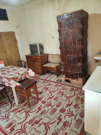 Casă cu 6 camere cu Teren 3277 Mp în Cenad